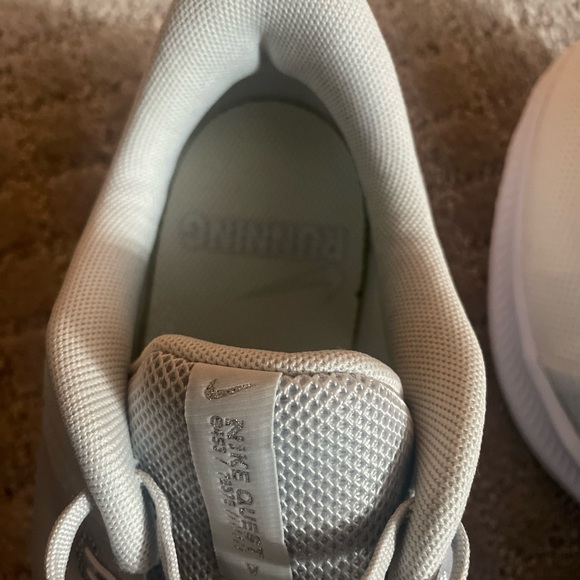 NWOB Nike Women’s Quest 4 size 10.5 - Picture 6 of 7